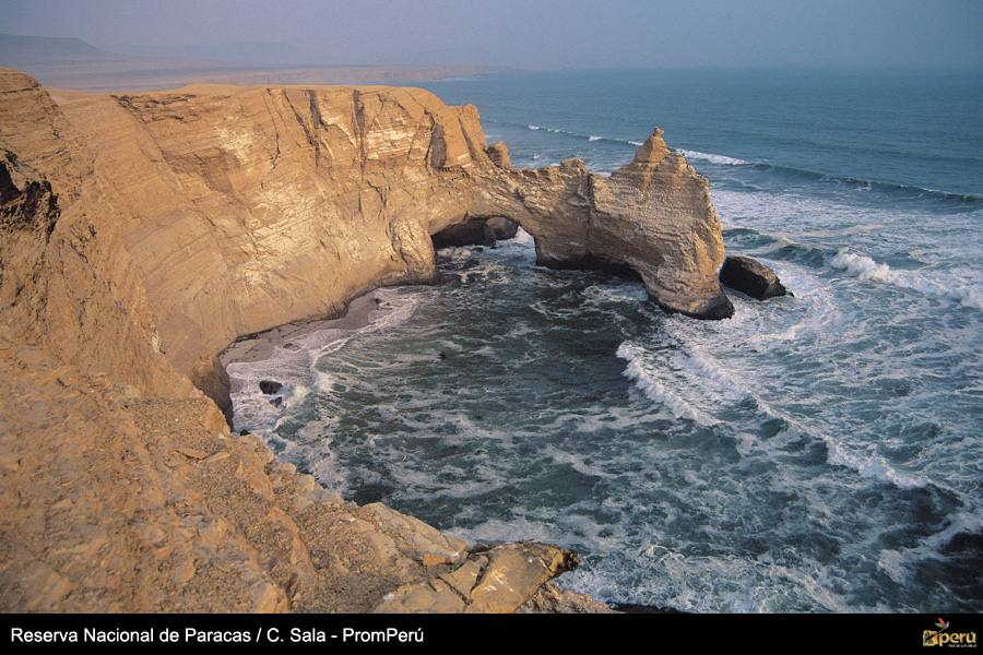 La Catedral, reserva de Paracas